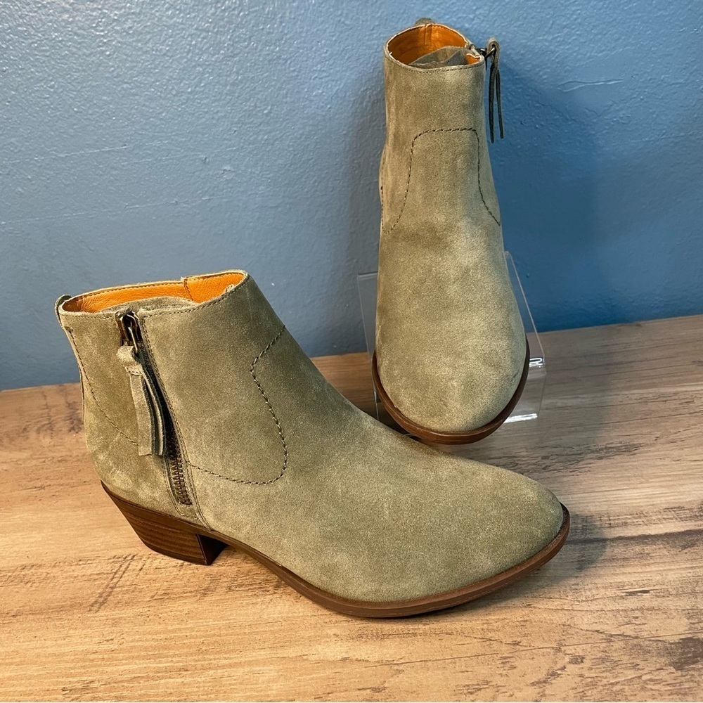 Lucky Brand Blandre Suede Bootie Stacked Heel Olive‎ Green sz 7 BOHO Casual New